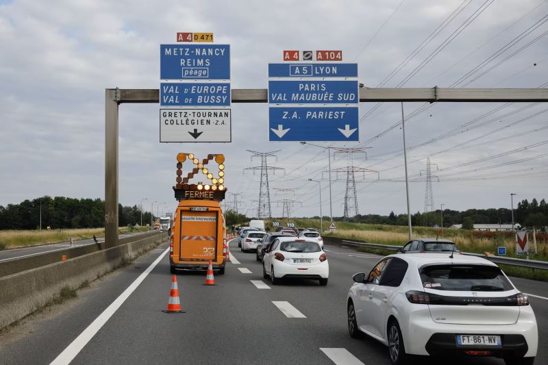 accident avion autoroute a4